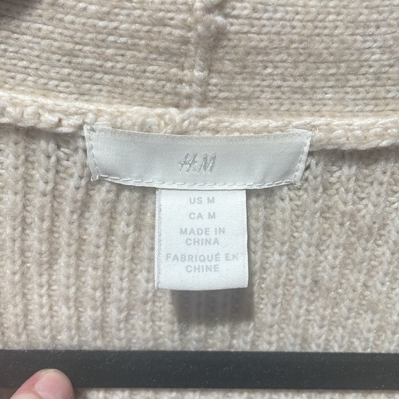 Women’s Cardigan - Picture 2 of 2